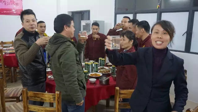 佳肴洋溢歡慶，蛋糕分享甜蜜??！富軒第四季員工生日會感恩來襲......