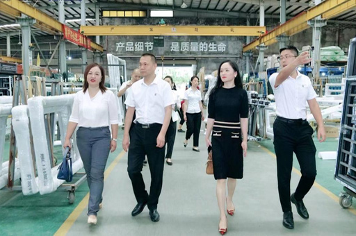 以匠心和精品制勝市場，新浪家居2022品質(zhì)門窗發(fā)現(xiàn)之旅走進(jìn)富軒全屋門窗