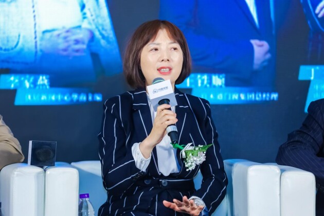 山東華建鋁業(yè)集團有限公司常務(wù)副總裁、中歐節(jié)能門窗產(chǎn)業(yè)發(fā)展聯(lián)盟執(zhí)行主席兼秘書長、 易歐思門窗董事長丁三蓮