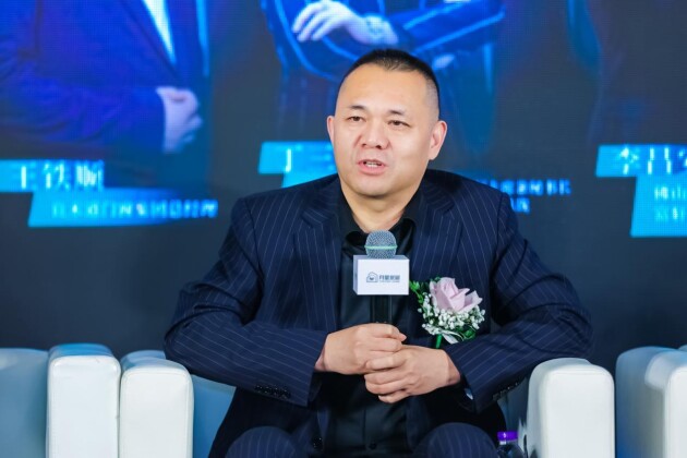 廣東省門業(yè)協(xié)會常務(wù)副會長、佛山市江西南昌商會會長、富軒集團董事長李昌安