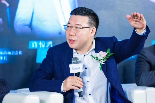 全國工商聯(lián)家具裝飾業(yè)商會副會長、月星家居新零售連鎖集團總裁許驚鴻